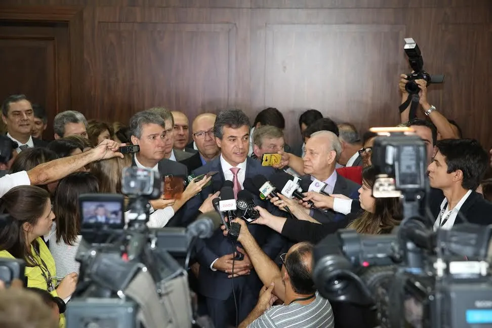 Governador Beto Richa entregou hoje orçamento a Traiano e agradece apoio dos deputados - Foto: Pedro Ribas - AEN
