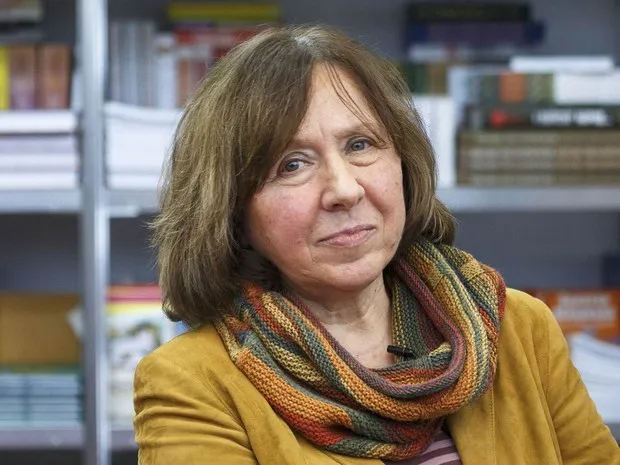 A escritora Svetlana Alexievich foi anunciada na manhã desta quinta-feira (8) vencedor do Nobel de Literatura 2015. A escolha foi divulgada em um evento na cidade de Estocolmo, na Suécia (Foto: Reuters/Stringer/Arquivo)