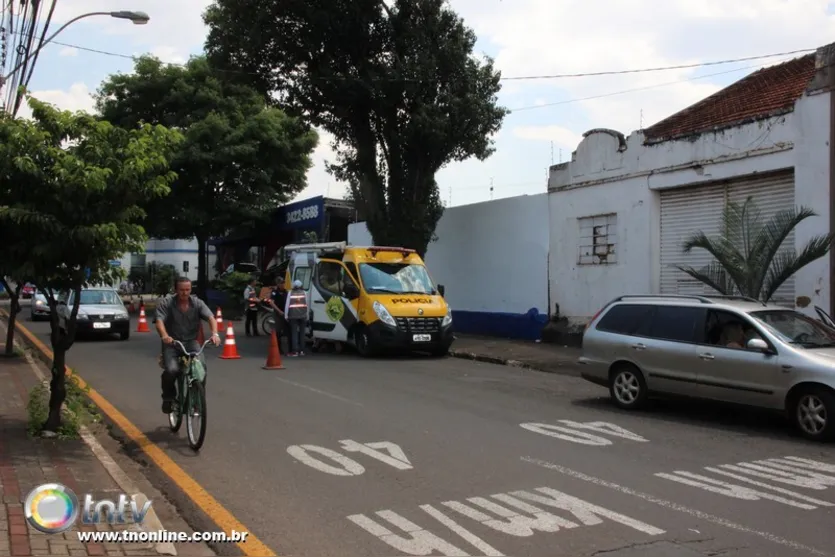  Receita e PM fizeram mais uma blitz em Apucarana: foco no IPVA -  Foto: José Luiz Mendes 