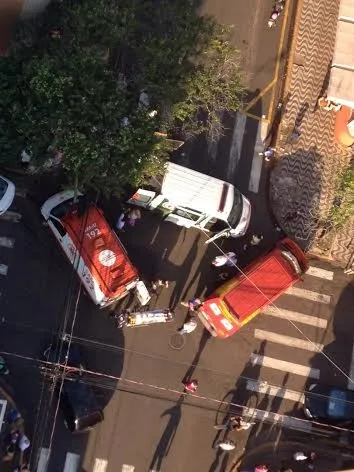Acidente em Apucarana envolveu ambulância de Bom Sucesso e deixou duas mulheres feridas - Foto: Jian Papa