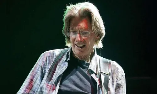 Phil Lesh, baixista do Grateful Dead, anuncia que está com câncer