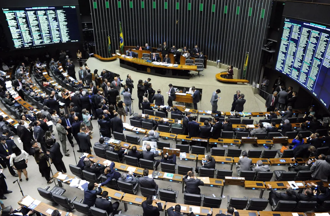 O número de votos a favor do impeachment da presidente Dilma Rousseff (PT) chegou 348 parlamentares no sábado (16) à noite -  Foto: Luis Macedo / Câmara dos Deputados