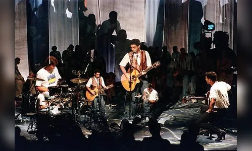 Legião Urbana empolga público em Santos em início de turnê