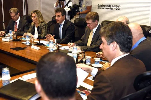Governador Beto Richa se reúne com Secretários de Estado no Gabinete de Gestão de Informação no Palácio Iguaçu.Curitiba, 28/10/2015Foto: Ricardo Almeida / ANPr