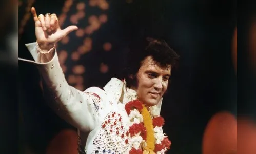 Elvis volta ao topo das paradas britânicas com álbum de orquestra
