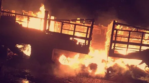 Em meio a greve, carretas são incendiadas em pátio de posto em Mauá da Serra  - Foto: Angelica Correa Gonzaga/WhatsApp Folha