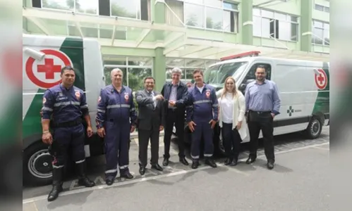 Estado entrega ambulâncias e anuncia novas unidades de saúde 