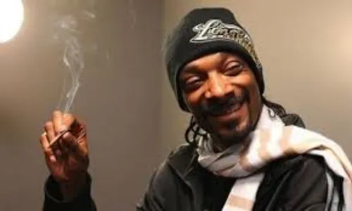 Rapper Snoop Dogg lança sua própria marca de maconha