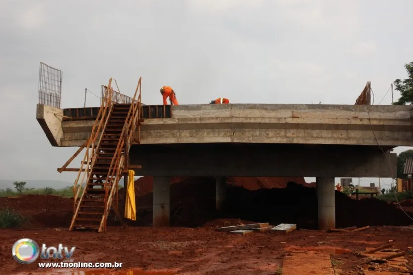  ​Construtora já concluiu 70% do viaduto do Núcleo João Paulo, em Apucarana - Foto: José Luiz Mendes 