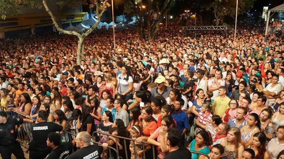 ​Show de aniversário reúne milhares de pessoas em Ivaiporã