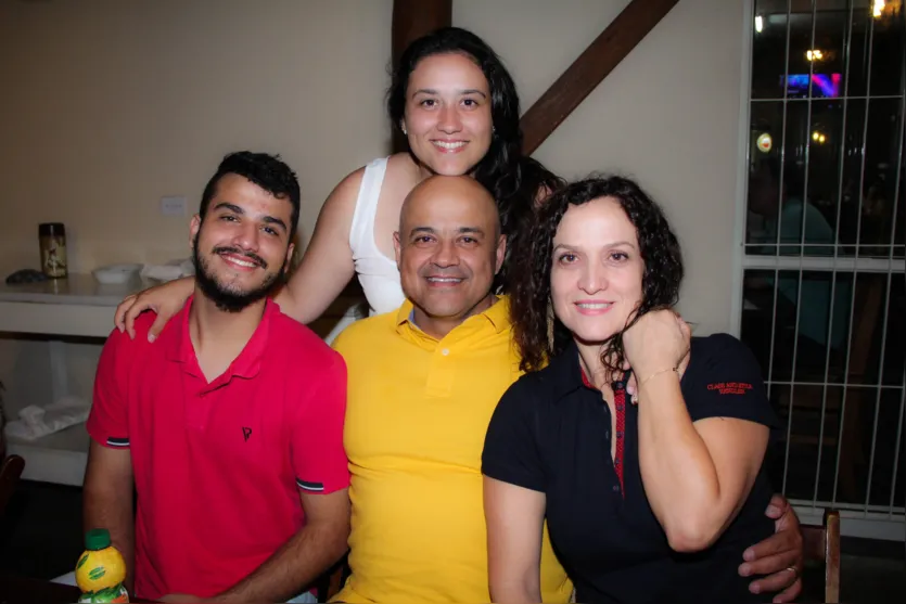  Mateus, Natalia, Clóvis e Sandra Oliveira 