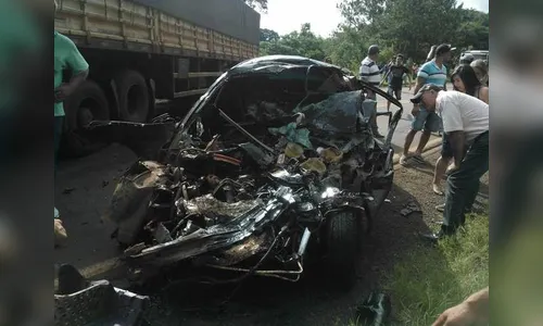 Motorista morre após bater de frente com carreta em Faxinal