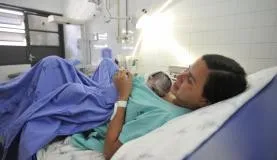 Operadoras e hospitais estão obrigados a credenciar a atuação de enfermeiros obstétricos no acompanhamento de trabalho de partoMarcelo Camargo/Agência Brasil