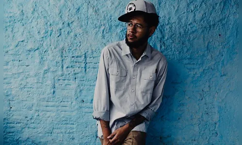 Rapper Emicida é eleito artista do ano no Troféu APCA