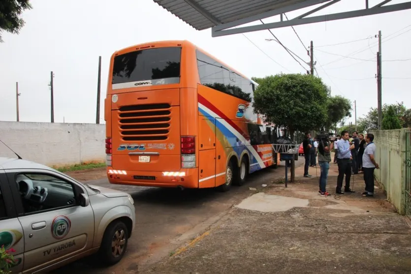 ​Dois ônibus que iam de São Paulo para o Paraguai são assaltados na PR-444