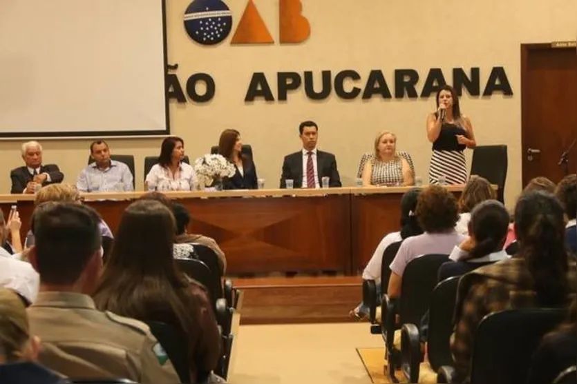  A Secretaria da Mulher e Assuntos da Família (Semaf) de Apucarana promoveu ontem, no auditório da subseção de Apucarana da Ordem dos Advogados do Brasil (OAB), o 2º Encontro de Direitos Humanos da Mulher - Foto: Tribuna do Norte 