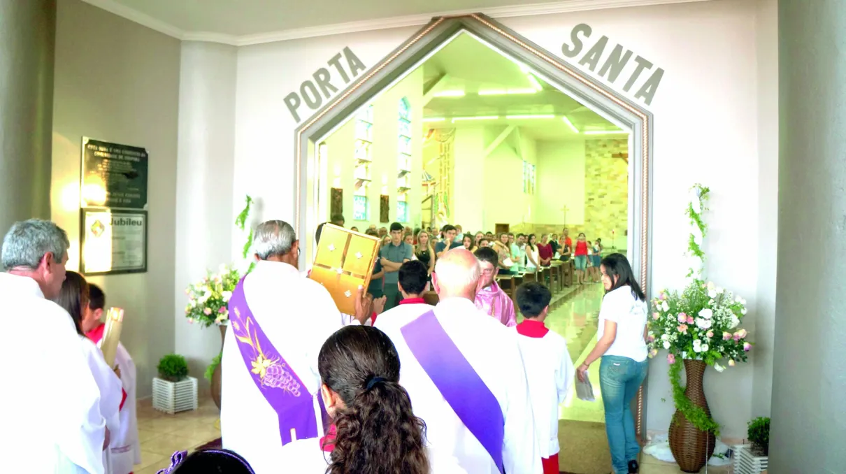 Procissão abriu Porta Santa na Paróquia Bom Jesus (Ivan Maldonado)