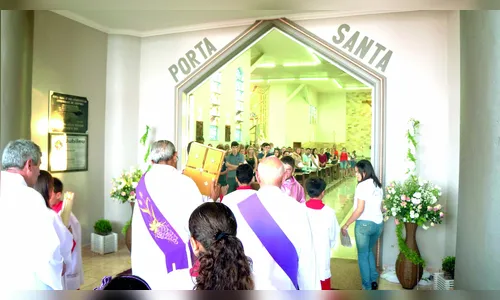 Igrejas católicas abrem ‘Porta Santa 