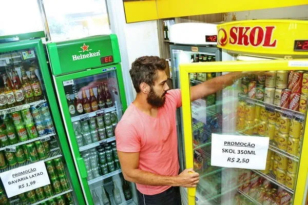 Postos podem vender bebidas alcoólicas, mas consumo é proibido em suas dependências (foto: Sérgio Rodrigo)