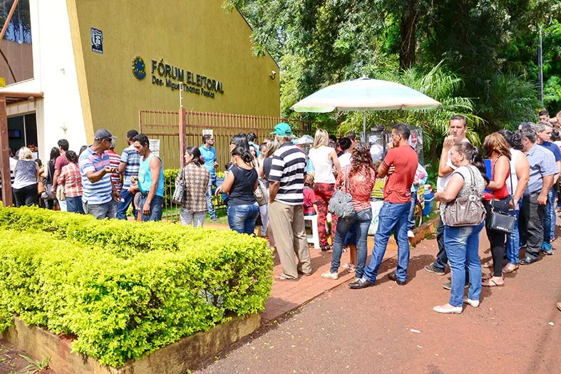 ​Eleitores de última hora lotam cartório de Apucarana