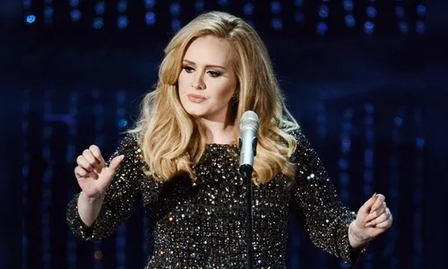 'Hello', de Adele, atinge 1 bilhão de acessos e bate 'Gangnam Style'