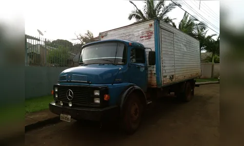 Polícia recupera caminhão roubado e prende quatro assaltantes