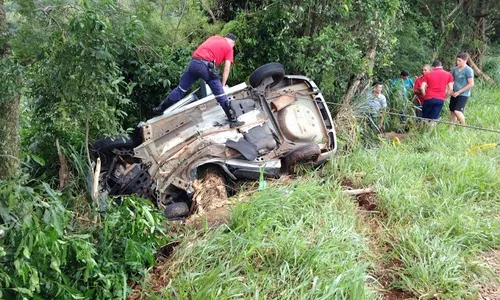 ​Capotamento deixa mulher presa em ferragens de veículo e ela morre na sequëncia
