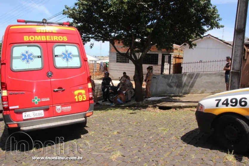  Bombeiros prestaram socorro a homem  ferido com machadada - Foto: José Luiz Mendes/TNONLINE 