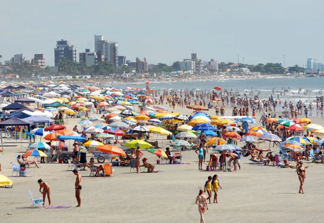 Moradores e turistas que estão nas cidades do Litoral do Paraná Foto: ANPr (imagem ilustrativa