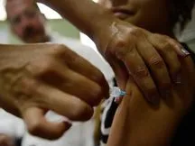 Vacina contra HPV para adolescentes passa a ter uma dose a menos- imagem - Agência Brasil