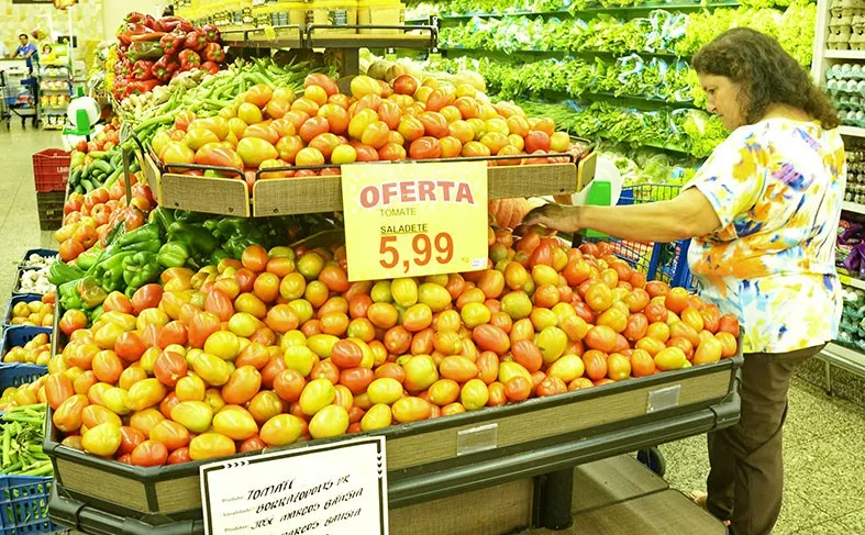 Preço do tomate disparou nos supermercados e quitandas|: salada mais "salgada" - Foto: Sérgio Rodrigo