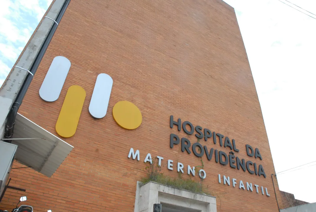O quinto andar da Unidade Materno Infantil do Hospital da Providência, em Apucarana, na região Norte do Paraná, foi invadido pela água - Foto: TNONLINE
