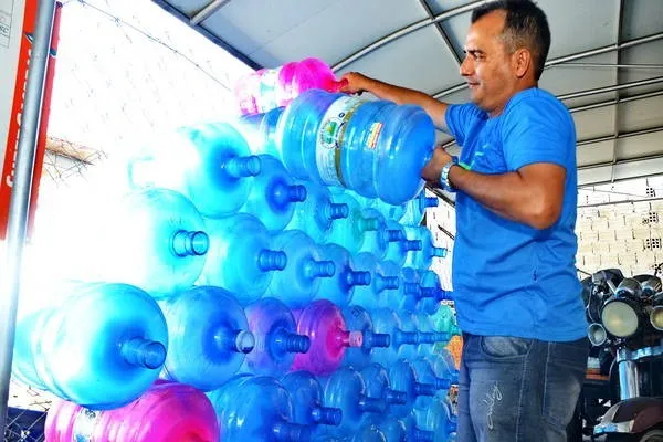 Água mineral começa a sumir das distribuidoras | Foto: Sérgio Rodrigo