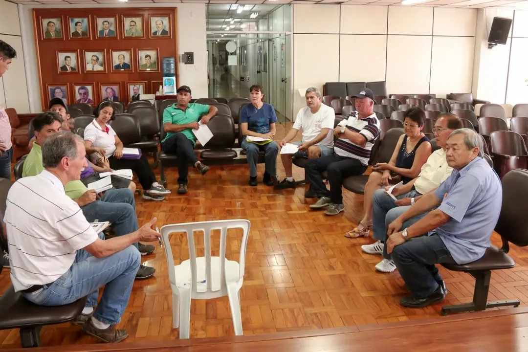 Reunião para discutir festa do aniversário de Apucarana: alternativas populares - Foto: Edson Denobi/Assessoria de imprensa