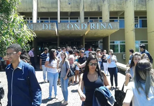 Pessoas evacuaram edifício por causa do tremor - Erivelton Afonso/WhatsApp Grupo Folha/Bonde