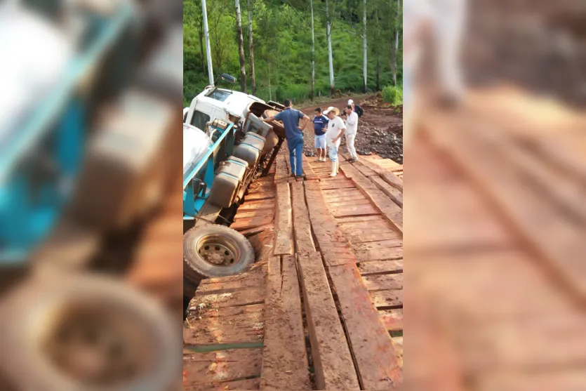 Caminhão carregado com leite cai na ponte do Rio Bom