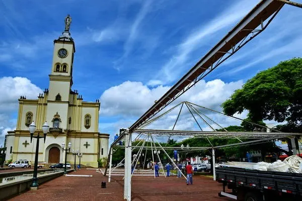 ​Cerca de 30 barracas de alimentação e artesanato vão funcionar hoje, a partir das 10 horas, na Praça Rui Barbosa - Foto: Sérgio Rodrigo