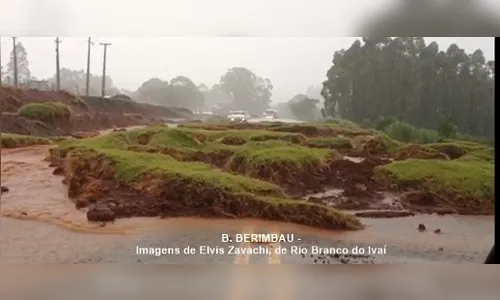 Volta a chover forte no norte do Paraná e temporal interdita rodovia