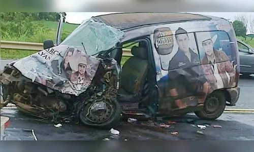 ​Acidente com veículo de dupla sertaneja mata mãe dos cantores no Paraná