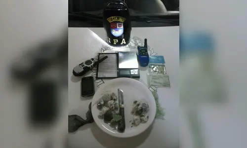 PM flagra dois homens vendendo drogas em Ivaiporã