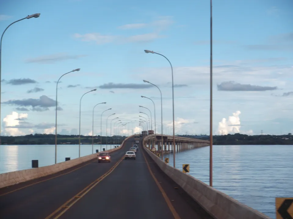 Cabeceira da Ponte Ayrton Senna em Guaíra, na divisa com o Mato Grosso do Sul - Foto: pt.wikipedia.org