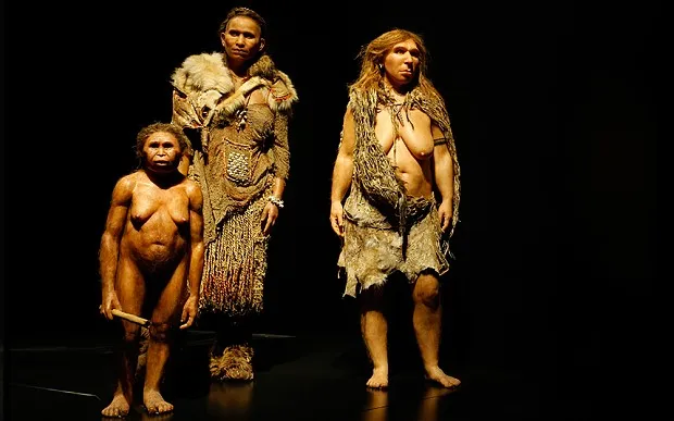 Da esquerda para a direita: um homem de Flores, um Homo Sapiens e um Neandertal, em Lyon, França. Fonte:  telegraph.co.uk