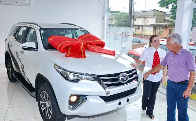 A Toyopar apresentou a nova geração da SW4 na manhã desta segunda (22) para clientes Apucarana e região (Foto: Delair Garcia)  