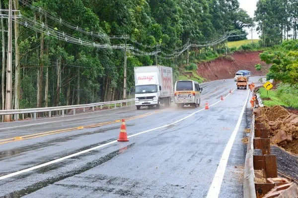 Pista da PR-444 foi liberada nesta quarta-feira de manhã (Foto: Delair Garcia)