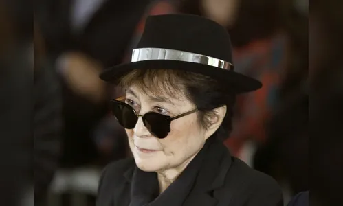 Yoko Ono é hospitalizada em Nova York