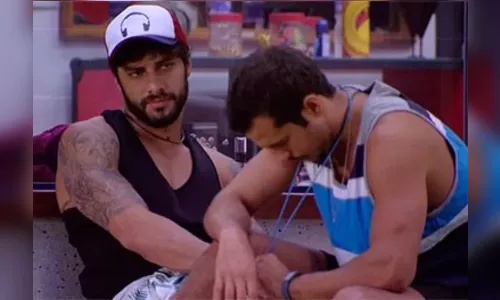 Renan e Matheus compram churrasco para duas pessoas