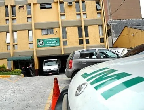 Os corpos de mãe e bebê foram levados ao Instituto Médico Legal de Curitiba - Foto: Divulgação