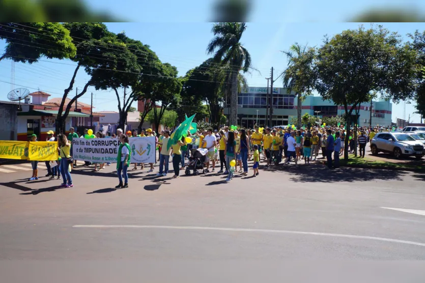  A passeata teve início nas proximidades da Câmara de Vereadores (Foto/Ivan Maldonado) 