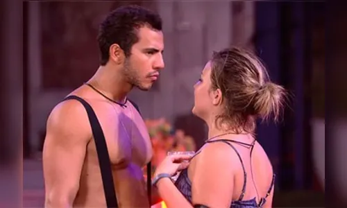 Após terminarem, Matheus e Cacau esquentam festa 