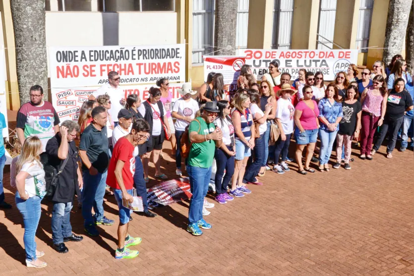  Ojetivo da manifestação é  cobrar do governo do Estado alteração nos contratos de PSS, entre outros itens  - Foto: Delair Garcia 